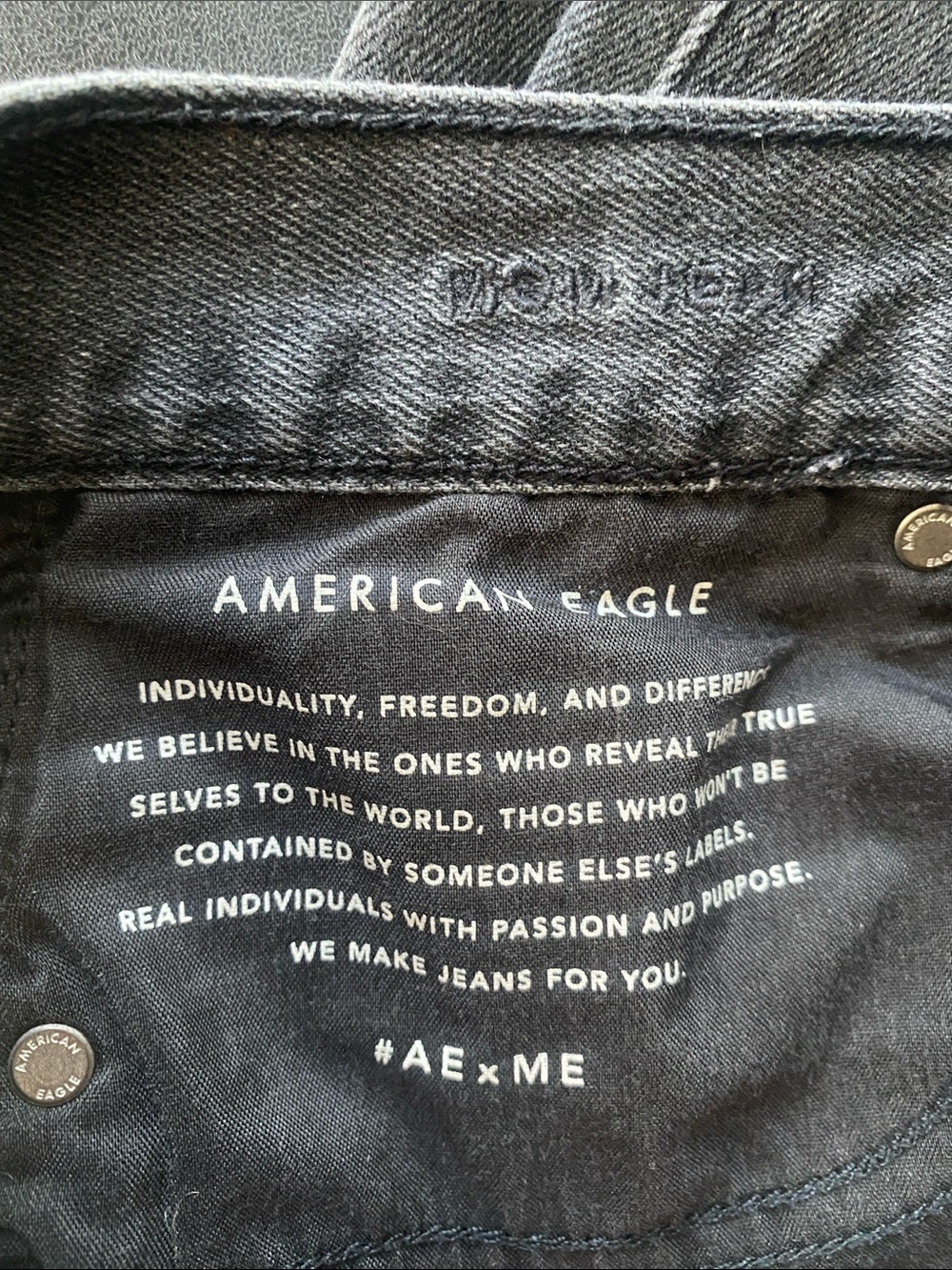 American Eagle Distressed Mom Jeans - Picture 3 of 5
